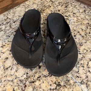 Oofos flip flops